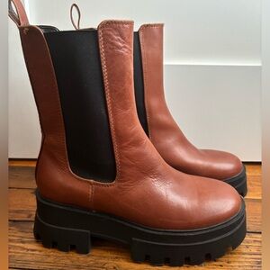 Gianni Bini Down-Town Leather Chelsea Chunky Lug Sole Boots Size 8M Caramel